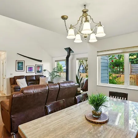 Coastal Place - Best Location In Downtown!-3